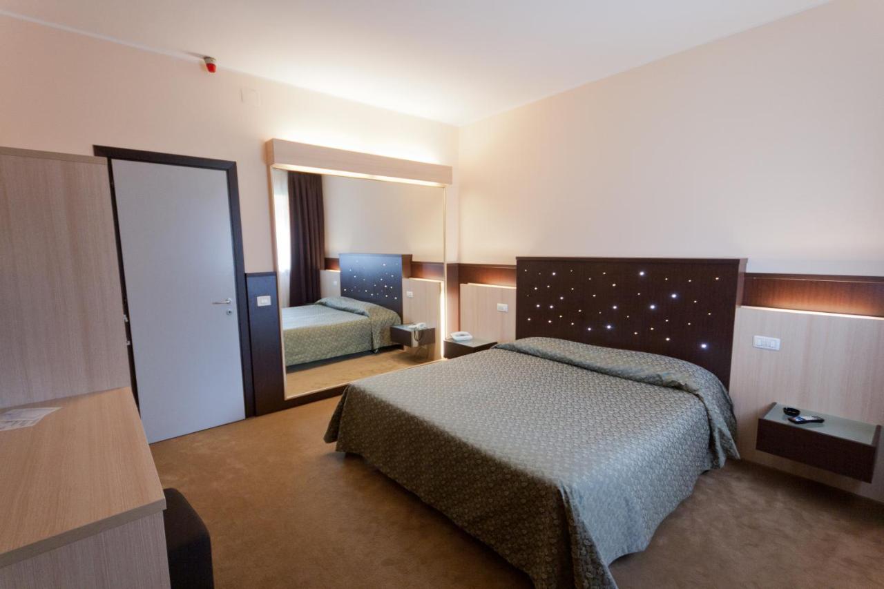 Hotel Campana Reggio Emilia Bagian luar foto