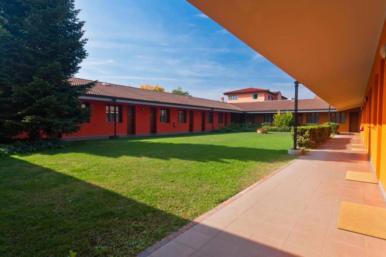 Hotel Campana Reggio Emilia Bagian luar foto